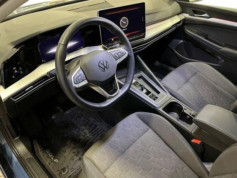 Begagnad VW Golf VIII Life 150 HK (110 kW) 2025 Anemone blue metallic