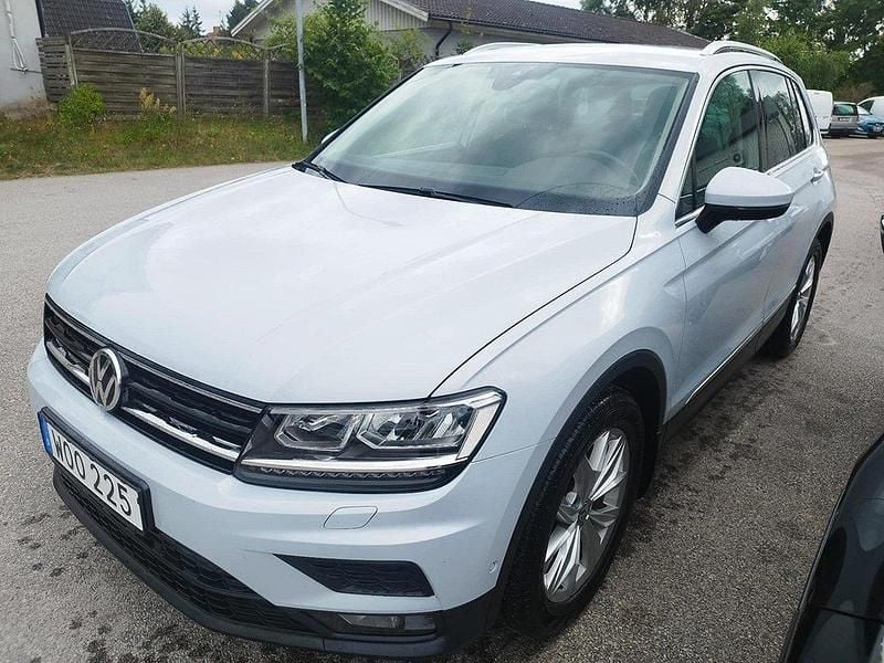 Ljusgrå (grå) Begagnad 2018 VW Tiguan SUV | 199 900 kr (Superpris) - Bild 1/3