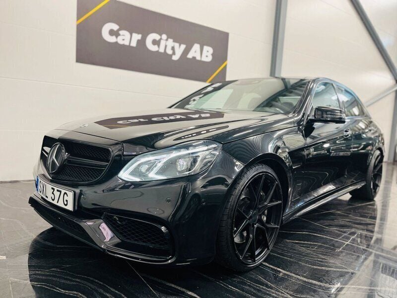 Svart Begagnad 2014 Mercedes E63 AMG Avantgarde Sedan | 229 900 kr - Bild 1/4