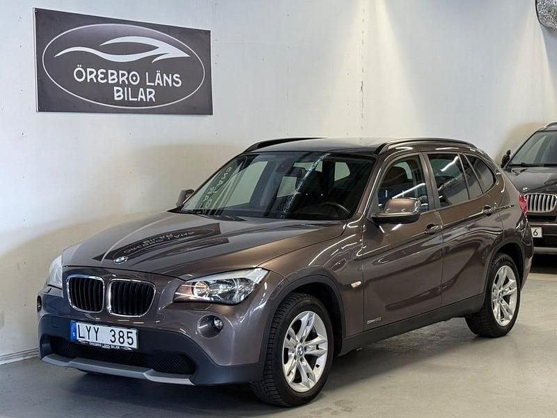 Brun Begagnad 2012 BMW X1 SUV | 89 900 kr - Bild 1/4