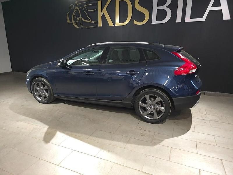 Begagnad Volvo V40 114 HK (83 kW) 2014 Blå Halvkombi