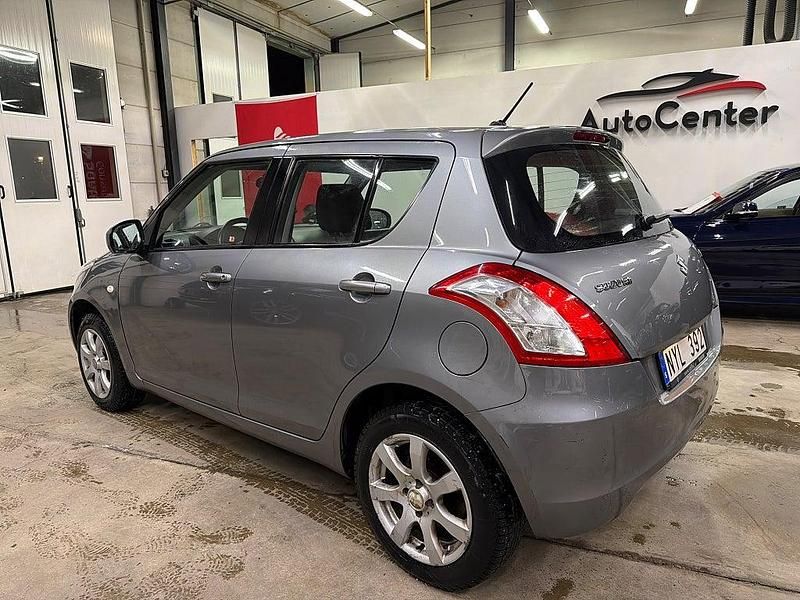 Begagnad Suzuki Swift 94 HK (69 kW) 2013 Grå Halvkombi