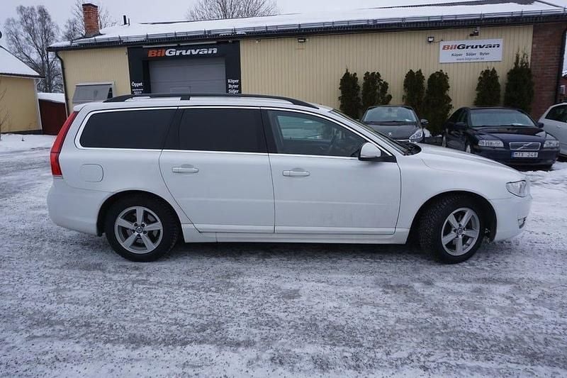 Begagnad Volvo V70 Momentum 181 HK (133 kW) 2016 Vit Kombi
