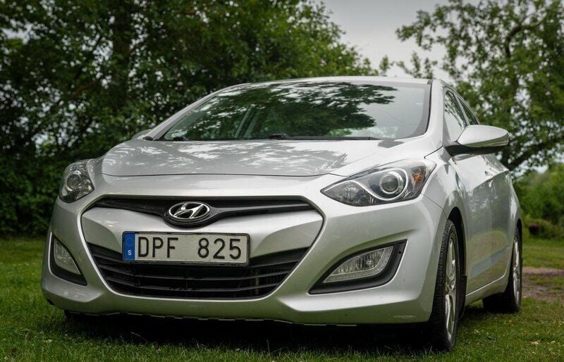 Silver Begagnad 2013 Hyundai i30 Sport Halvkombi | 50 000 kr (Marknadspris) - Bild 1/4