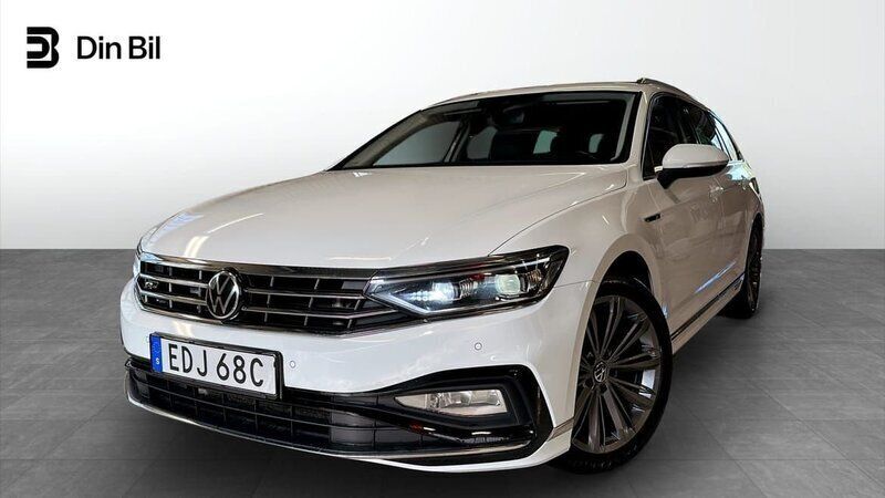 Vit Begagnad 2021 VW Passat R-line Kombi | 309 900 kr (Marknadspris) - Bild 1/4