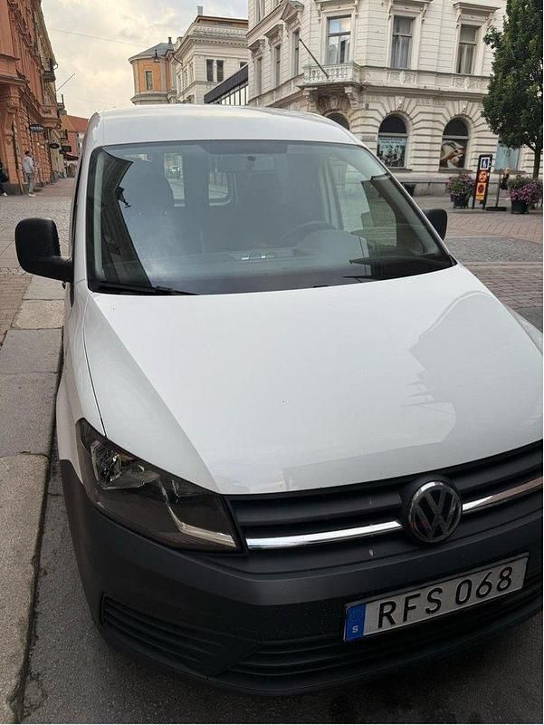 Vit Begagnad 2018 VW Caddy Minibuss | 170 000 kr (Lite dyr) - Bild 1/4