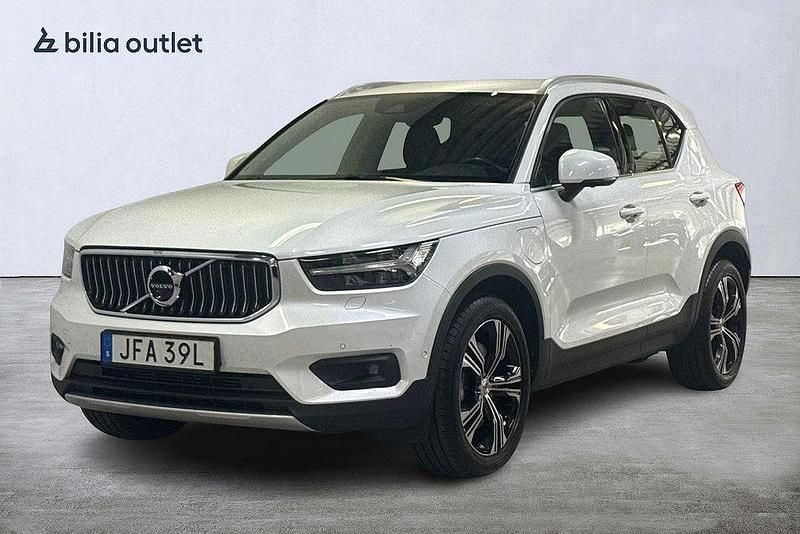 Vit Begagnad 2021 Volvo XC40 Inscription SUV | 299 900 kr (Marknadspris) - Bild 1/4