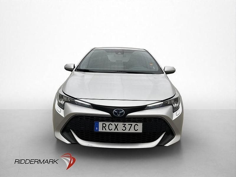 Begagnad Toyota Corolla Hybrid Active 122 HK (89 kW) 2021 Silver Halvkombi