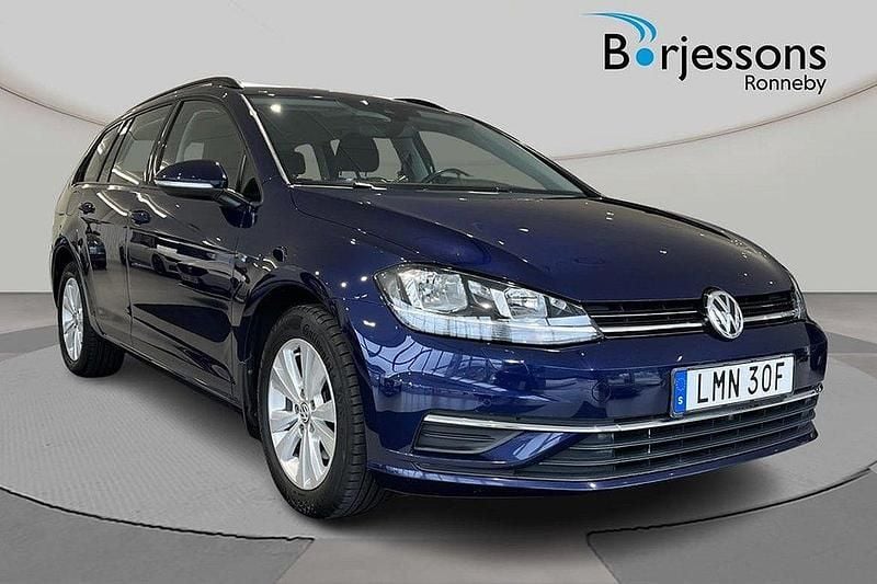 Mörkblå Begagnad 2020 VW Golf VIII Kombi | 215 000 kr (Marknadspris) - Bild 1/4