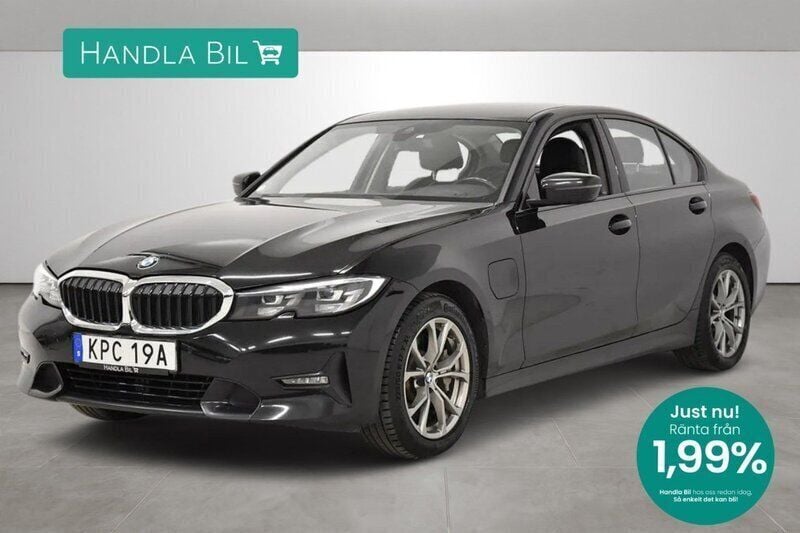 Svart Begagnad 2019 BMW 330e Sport Line Sedan | 244 900 kr (Marknadspris) - Bild 1/3