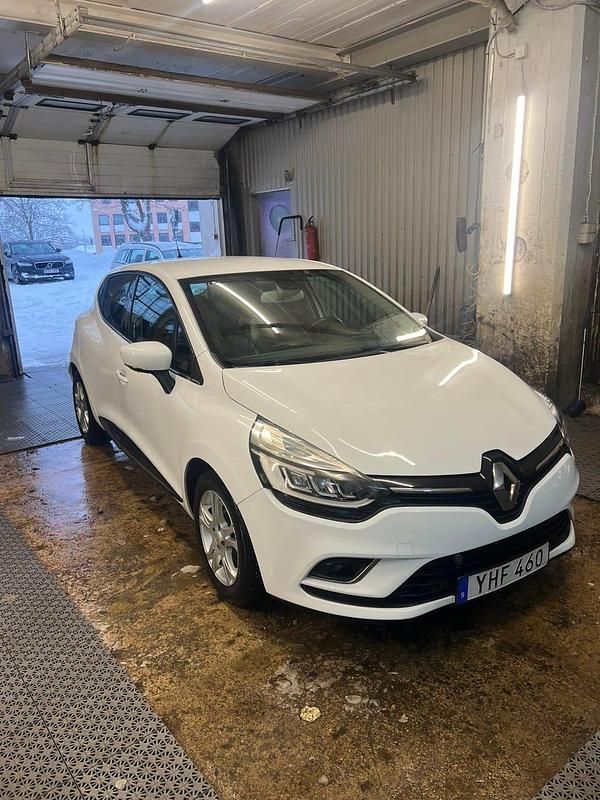 Begagnad 2017 Renault Clio IV Halvkombi | 109 900 kr (Marknadspris) - Bild 1/4