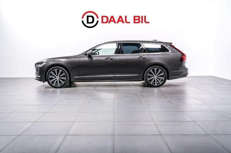 Grå Begagnad 2022 Volvo V90 Plus Kombi | 409 700 kr (Bra pris) - Bild 1/4