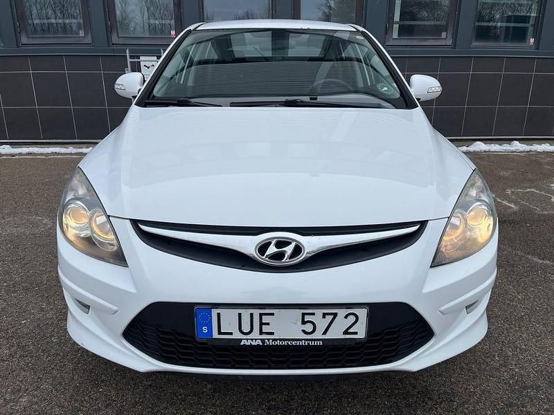 Begagnad Hyundai i30 116 HK (85 kW) 2012 Vit Halvkombi