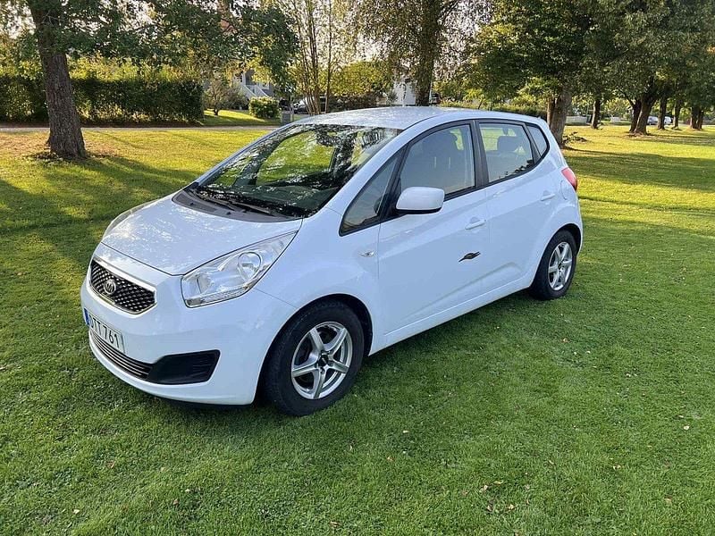Vit Begagnad 2013 Kia Venga Halvkombi | 50 000 kr (Marknadspris) - Bild 1/4