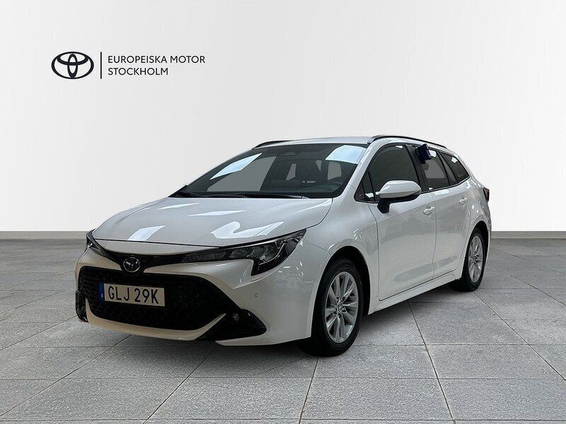 Vit Begagnad 2023 Toyota Corolla Active Kombi | 289 900 kr (Marknadspris) - Bild 1/4