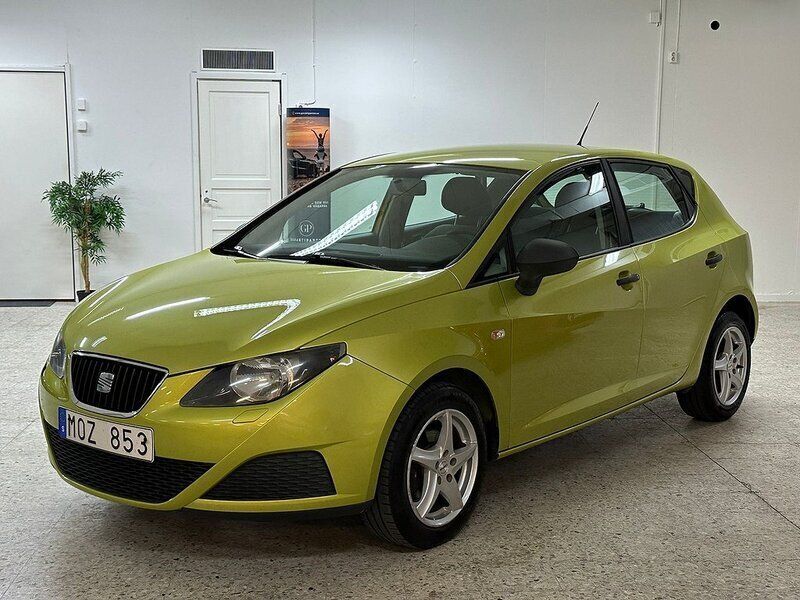 Ljusgrön (grön) Begagnad 2009 Seat Ibiza Reference Halvkombi | 36 900 kr (Marknadspris) - Bild 1/4