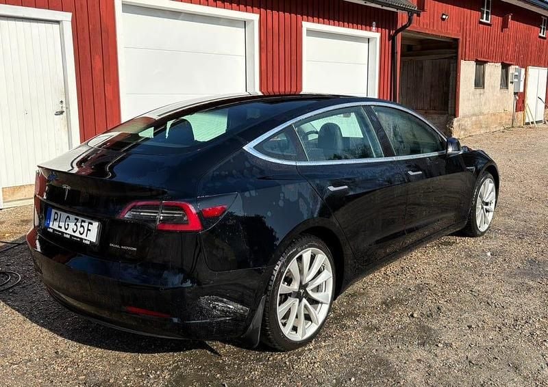 Begagnad Tesla Model 3 Long Range AWD 323 kW (440 HK) 2019 Svart Sedan