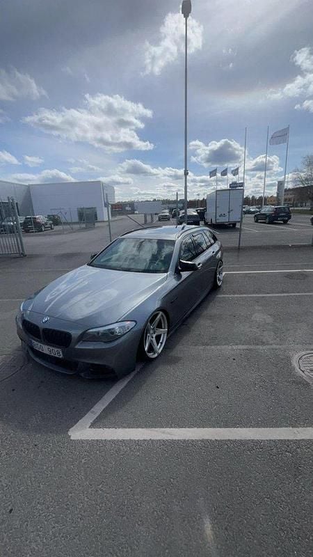 Grå Begagnad 2011 BMW 535 M Sport Kombi | 170 000 kr (Marknadspris) - Bild 1/4