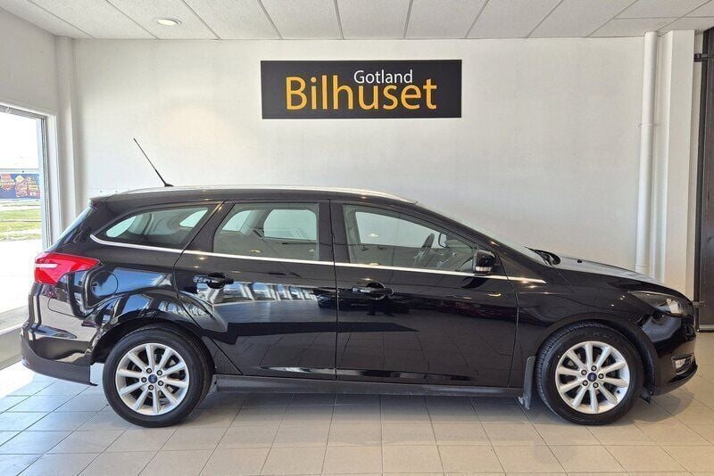 Svart Begagnad 2016 Ford Focus Titanium Kombi | 88 900 kr (Marknadspris) - Bild 1/4