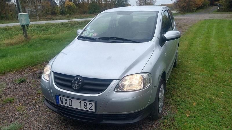 Silver Begagnad 2006 VW Fox Halvkombi | 14 000 kr - Bild 1/4
