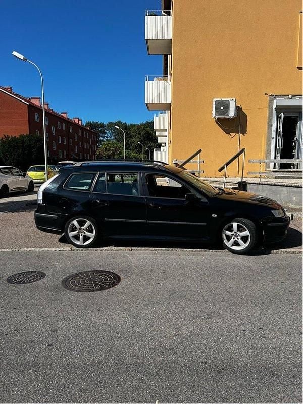 Svart Begagnad 2006 Saab 9-3 Linear Kombi | 13 500 kr (Marknadspris) - Bild 1/4