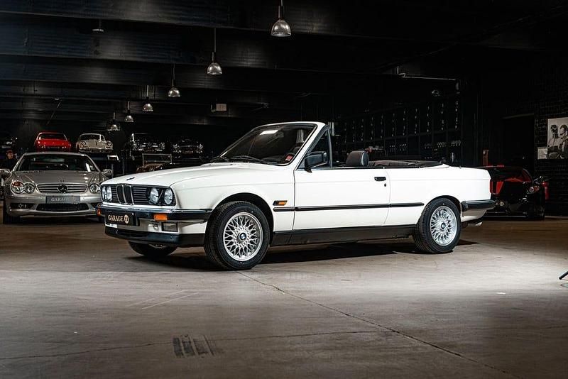 Begagnad BMW 325 170 HK (125 kW) 1987 Vit Cab