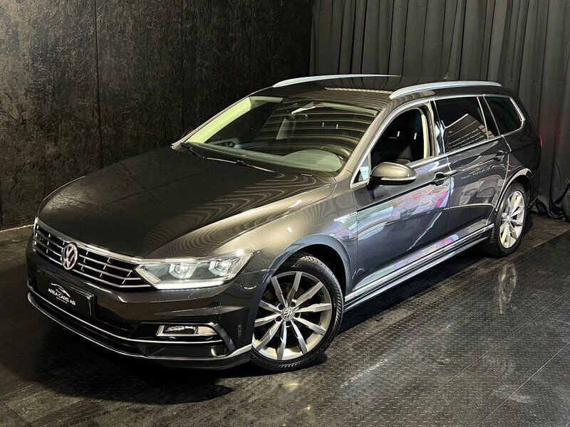 Mörkgrå (grå) Begagnad 2017 VW Passat GT Kombi | 199 500 kr (Marknadspris) - Bild 1/4