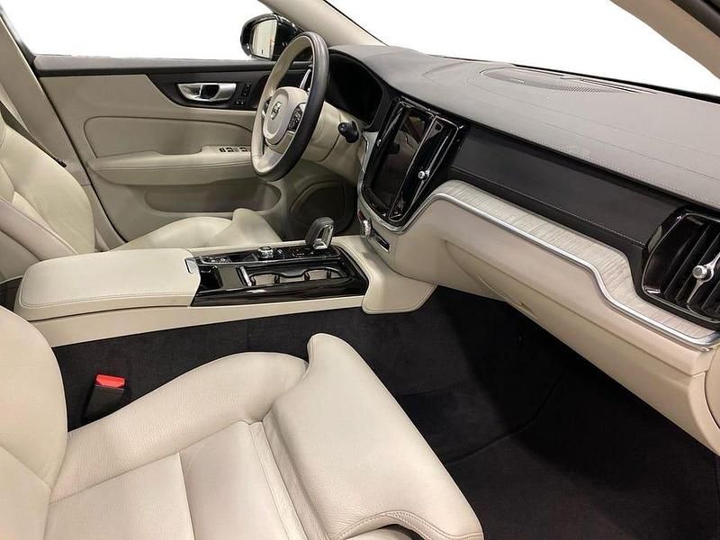 Begagnad Volvo V60 Ultimate 355 HK (261 kW) 2024 Svart Kombi