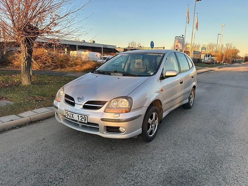 Begagnad 2001 Nissan Almera Tino Minibuss | 13 500 kr - Bild 1/4