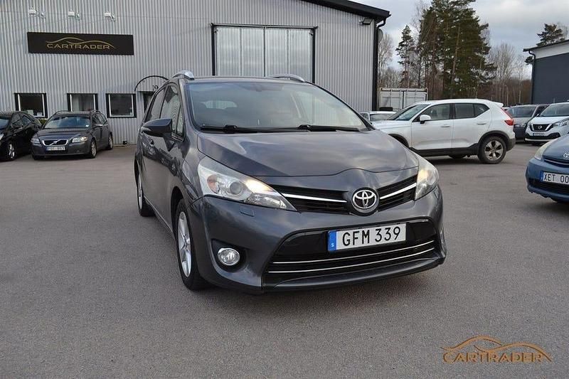 Mörkgrå (grå) Begagnad 2014 Toyota Verso Edition Minibuss | 75 000 kr (Marknadspris) - Bild 1/4