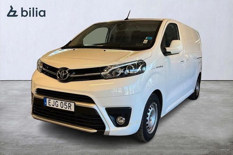 Vit Begagnad 2021 Toyota Proace Minibuss | 279 900 kr (Superpris) - Bild 1/4