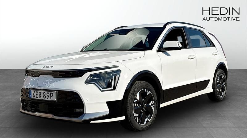Vit (white) Begagnad 2022 Kia e-Niro SUV | 319 500 kr (Lite dyr) - Bild 1/4
