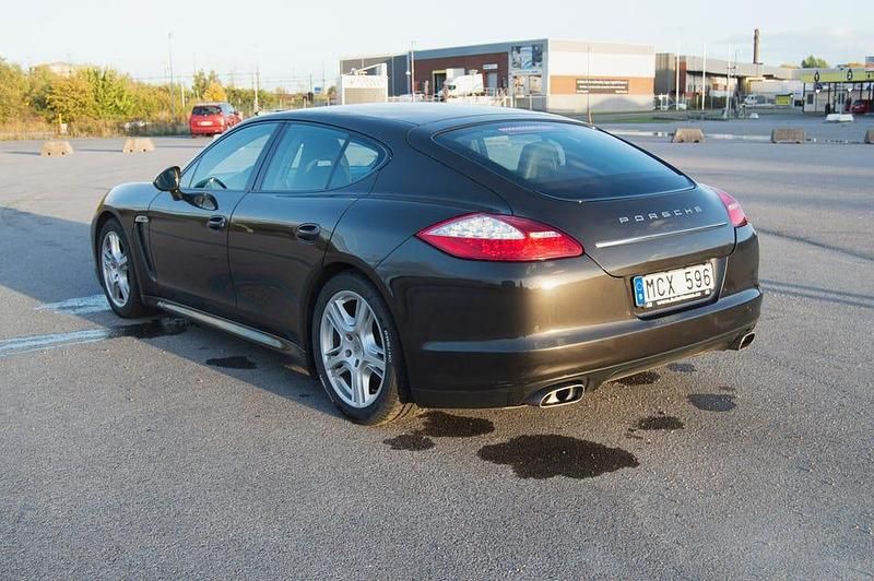 Begagnad Porsche Panamera 250 HK (183 kW) 2012 Halvkombi