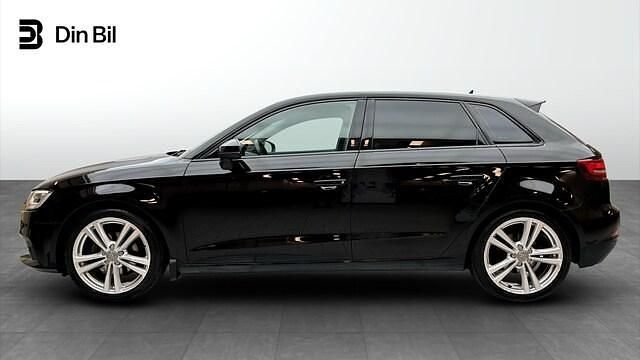 Begagnad Audi A3 Sport 150 HK (110 kW) 2019 Brilliantsvart Sedan