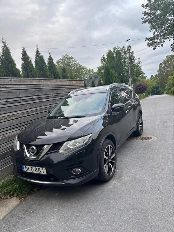 Svart Begagnad 2015 Nissan X-Trail SUV | 135 000 kr (Lite dyr) - Bild 1/2