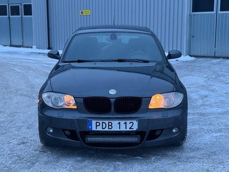 Begagnad BMW 120 Advantage 150 HK (110 kW) 2007 Grå Halvkombi