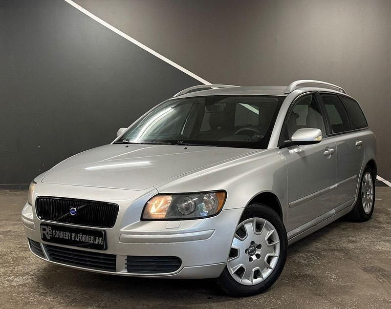 Ljusgrå Begagnad 2004 Volvo V50 Kombi | 24 900 kr (Dyr) - Bild 1/4