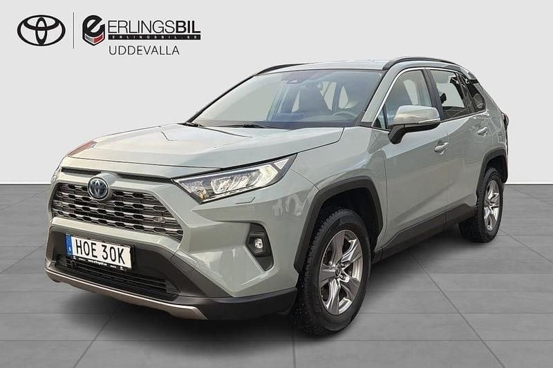 Urban khaki Begagnad 2022 Toyota RAV4 Hybrid Active SUV | 339 900 kr (Marknadspris) - Bild 1/3
