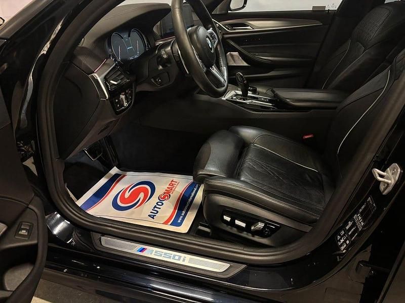 Begagnad BMW M550 Shadowline 463 HK (340 kW) 2017 Svart Sedan