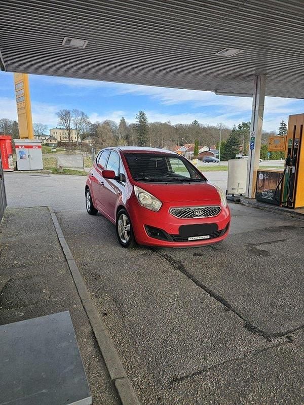 Röd Begagnad 2010 Kia Venga Halvkombi | 16 500 kr - Bild 1/3