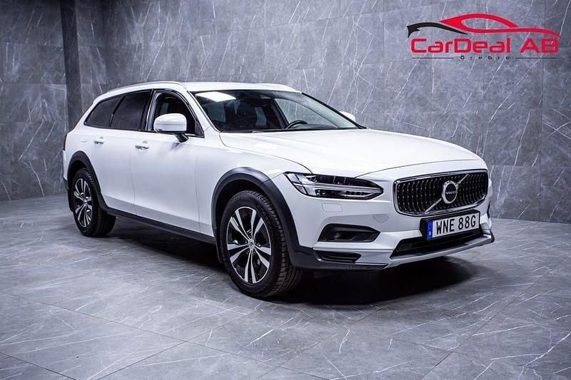 Vit Begagnad 2020 Volvo V90 CC Momentum Kombi | 304 800 kr (Marknadspris) - Bild 1/4