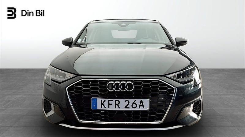 Begagnad Audi A3 Advanced Plus 150 HK (110 kW) 2023 Manhattangrå metallic Sedan