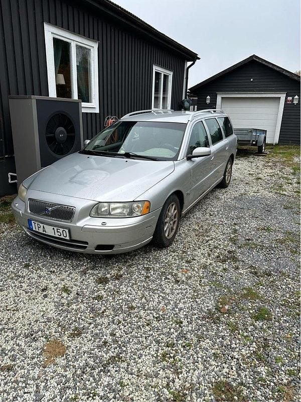 Grå Begagnad 2002 Volvo V70 Kombi | 18 000 kr (Bra pris) - Bild 1/4