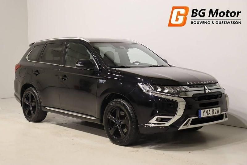 Svart Begagnad 2020 Mitsubishi Outlander SUV | 214 600 kr (Marknadspris) - Bild 1/3