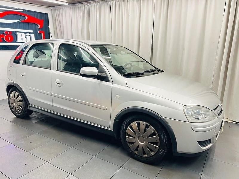 Begagnad Opel Corsa 80 HK (58 kW) 2006 Grå Halvkombi