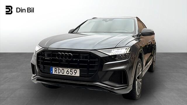 Grå (daytona gray pearlescent) Begagnad 2021 Audi Q8 S-Line SUV | 619 000 kr - Bild 1/4