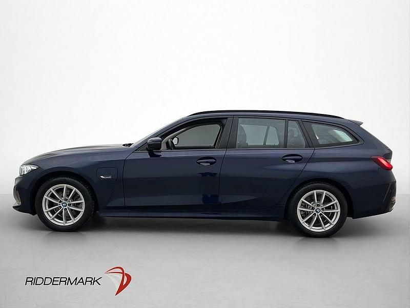 Begagnad BMW 330e Shadowline 184 HK (135 kW) 2022 Blå Kombi