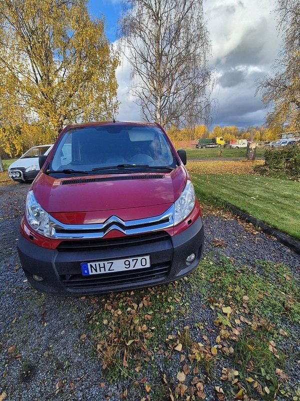 Röd Begagnad 2013 Citroën Jumpy Minibuss | 50 000 kr (Marknadspris) - Bild 1/4