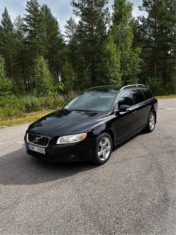 Svart Begagnad 2008 Volvo V70 Momentum Kombi | 42 000 kr (Bra pris) - Bild 1/4