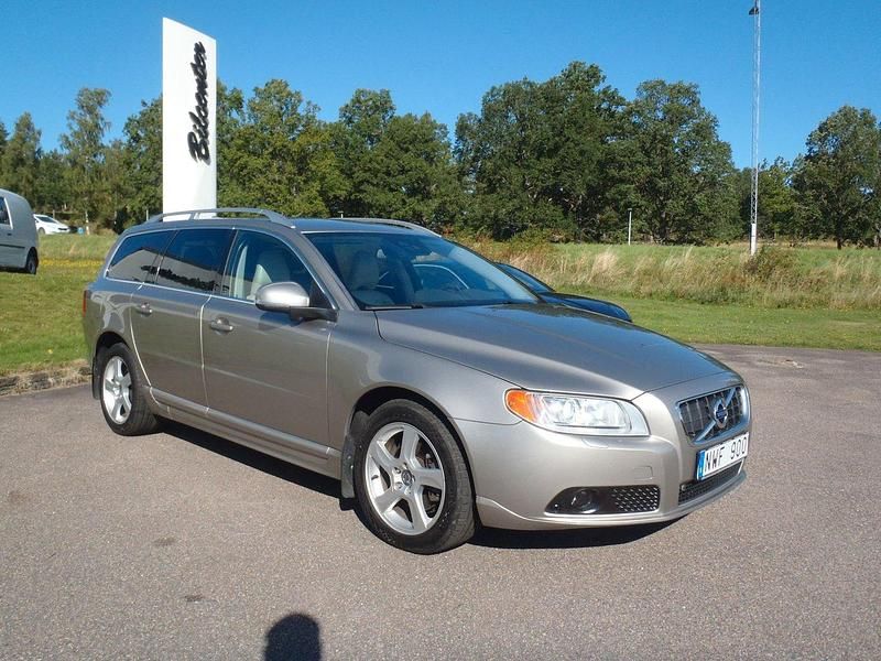 Ljusbrun Begagnad 2012 Volvo V70 Summum Kombi | 108 000 kr (Marknadspris) - Bild 1/4